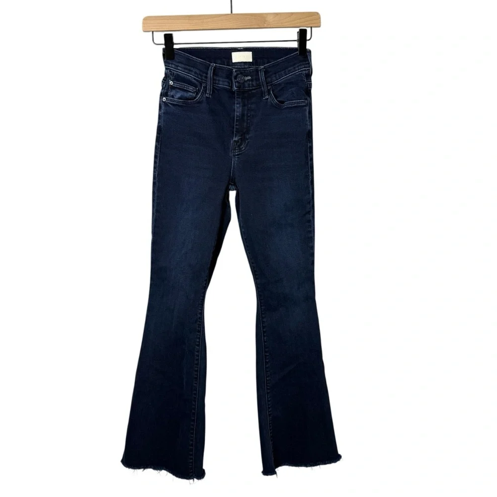 MOTHER The Weekender Frayed Flare Jeans Size 23 Chip On My Shoulder Wash - Picture 4 of 10